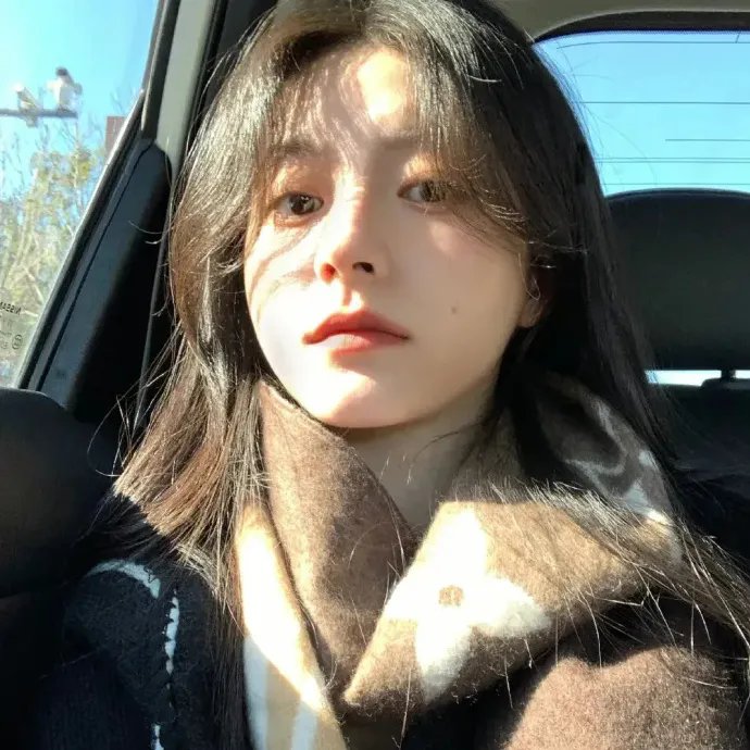 吉丝兰·马克斯韦尔：富淫